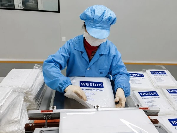 Weston's polyester Cleanroom wiper packaging processing